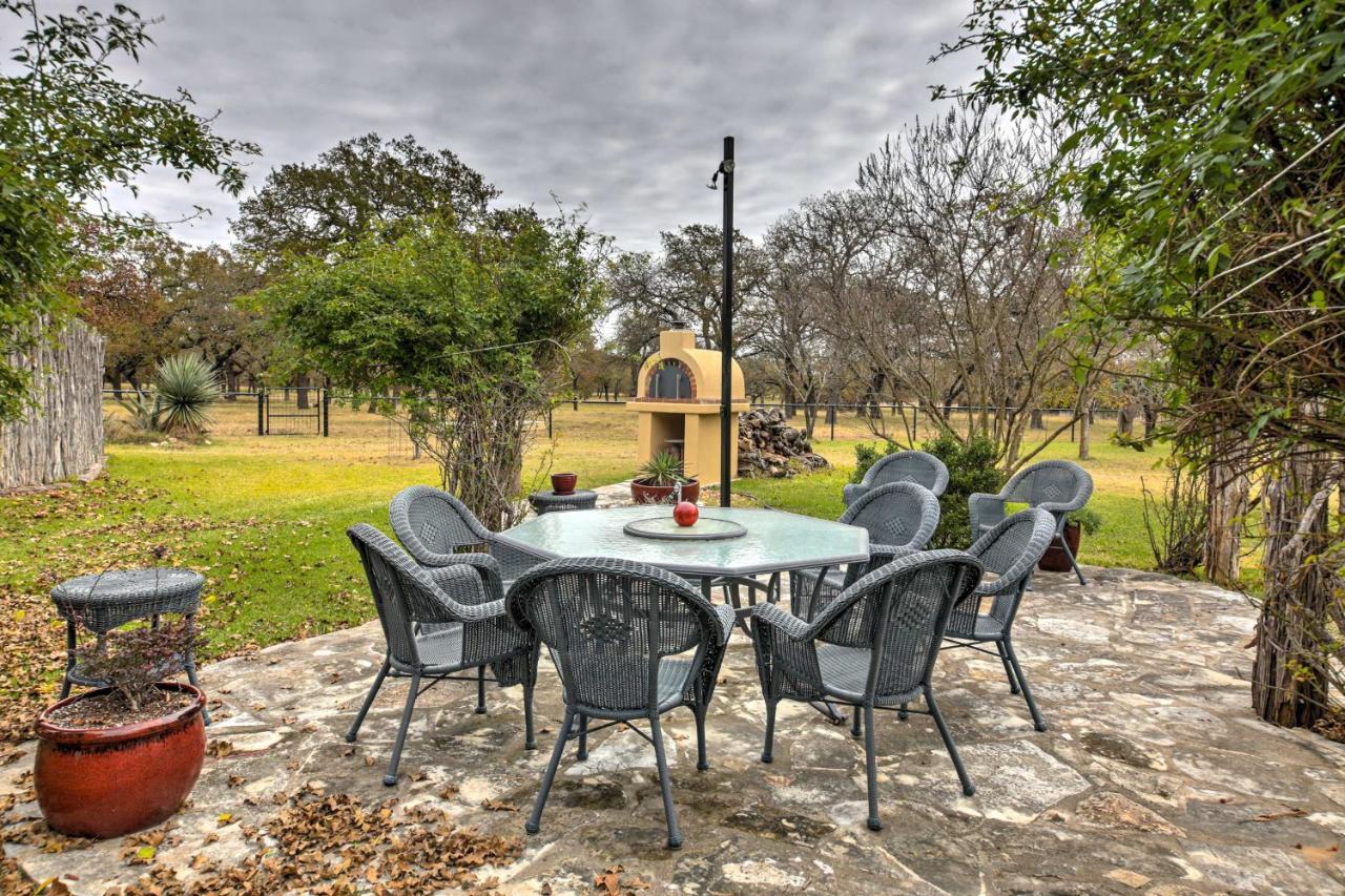 Ark Bunkhouse Fredericksburg Hideaway With Hot Tub Villa Exterior photo