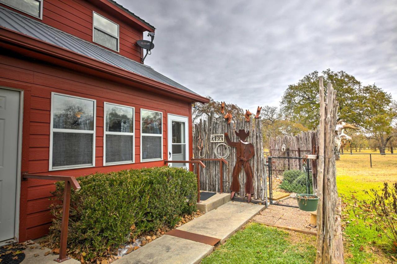 Ark Bunkhouse Fredericksburg Hideaway With Hot Tub Villa Exterior photo